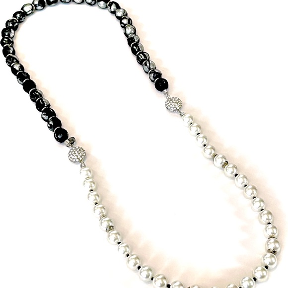 **2 necklaces in 1-Wear it 3 Ways** WHBM Long Black Lace Wrapped Pearl Necklace - Picture 2 of 16
